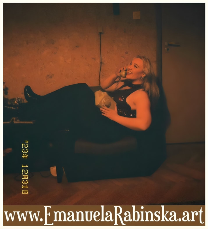 Wokalistka Emanuela Rabinska - zdjęcie z piosenki Romeo und Julia.